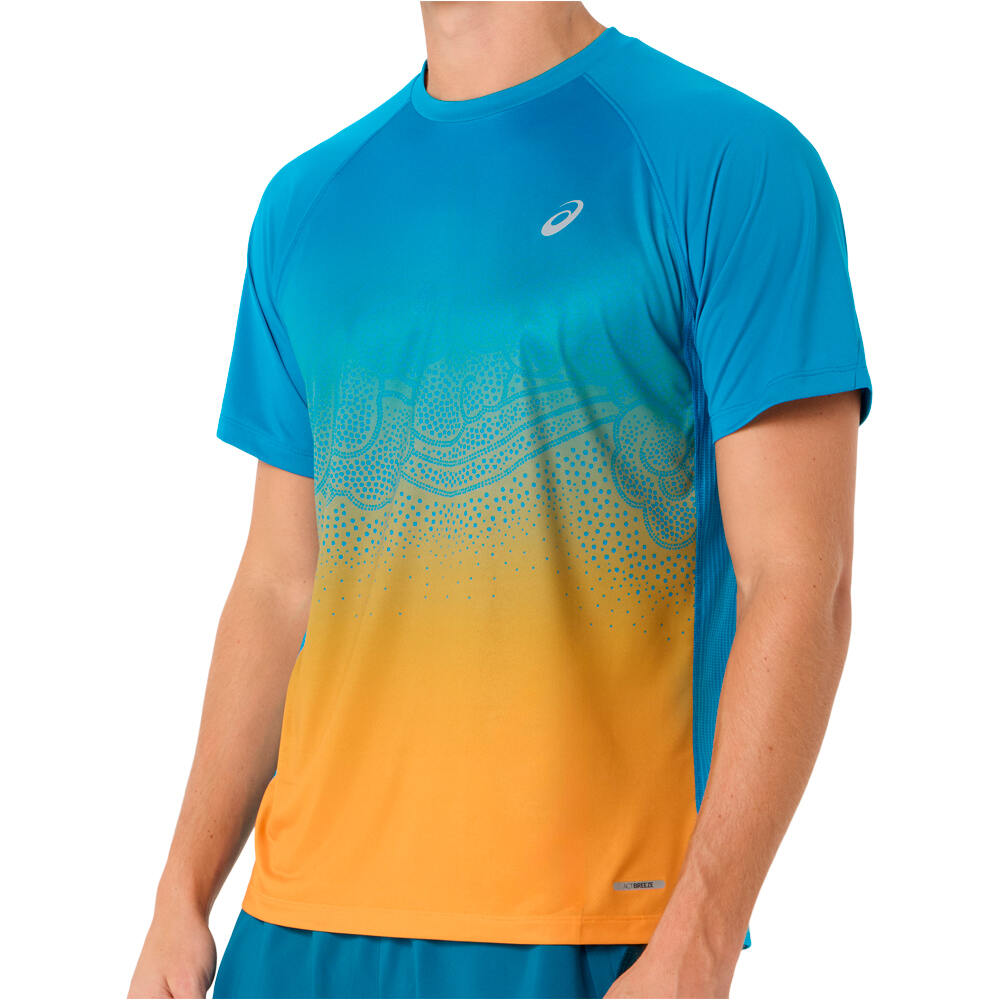 Asics camiseta técnica manga corta hombre ROAD FADE VERDE vista detalle