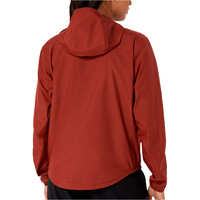 Asics CHAQUETA RUNNING MUJER ASICS CORE JACKET ROJO vista trasera