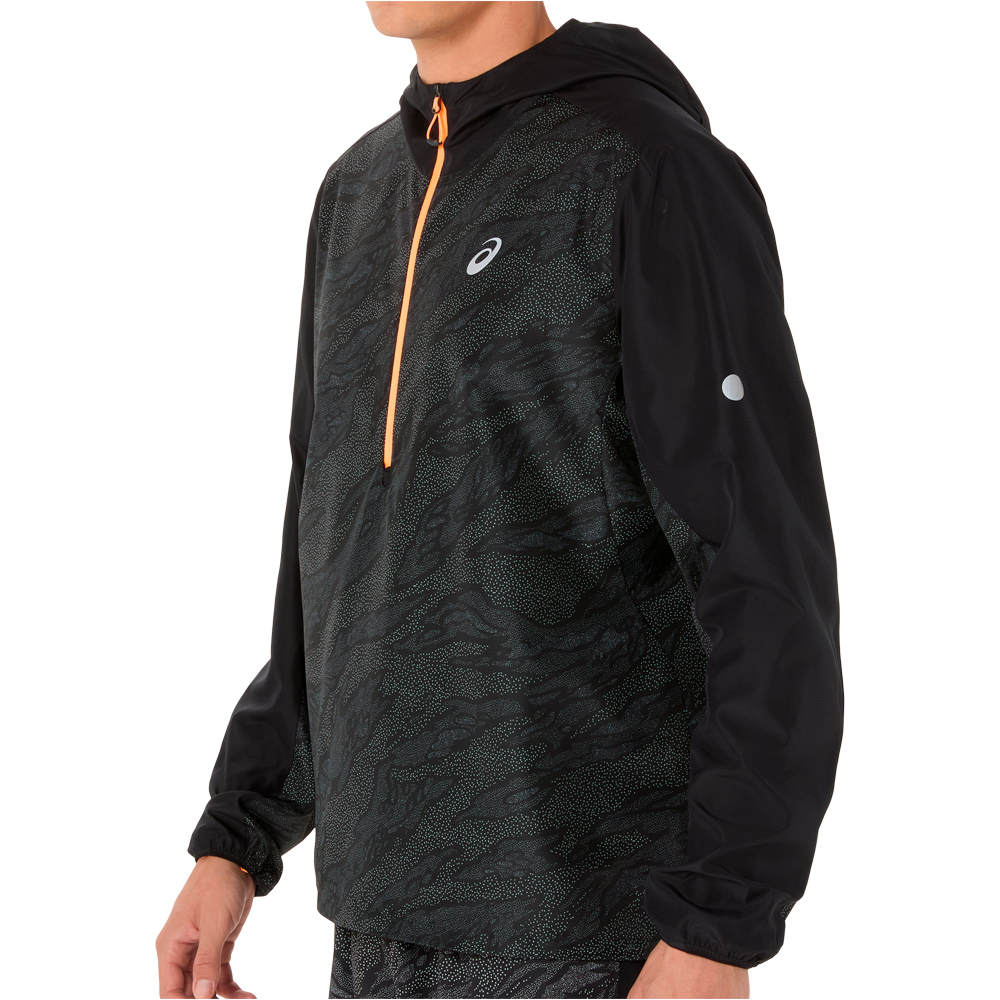 Asics CHAQUETA TRAIL RUNNING HOMBRE FUJITRAIL PACKABLE WINDBREAKER NEGRO vista detalle