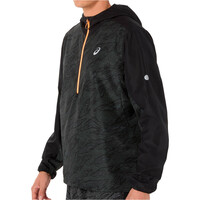 Asics CHAQUETA TRAIL RUNNING HOMBRE FUJITRAIL PACKABLE WINDBREAKER NEGRO vista detalle