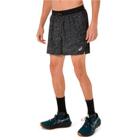 Asics pantalón running hombre FUJITRAIL ALL OVER PRINT NEGRO vista detalle
