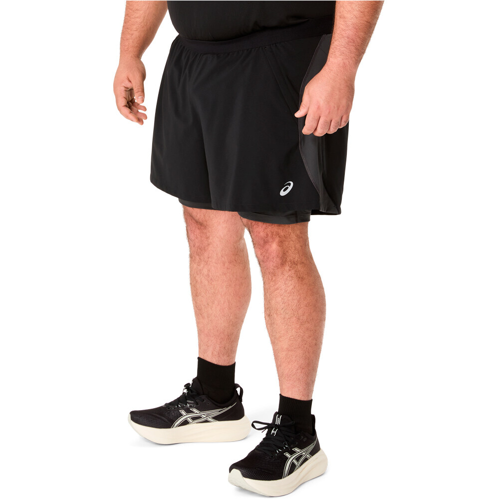 Asics pantaloneta técnica hombre ROAD 2-N-1 NEGRO vista detalle