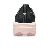 Asics zapatilla running mujer NOVABLAST 5 NEGRO vista trasera
