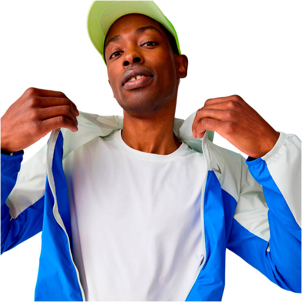 Brooks CHAQUETA RUNNING HOMBRE CANOPY PACKABLE AZUL vista detalle