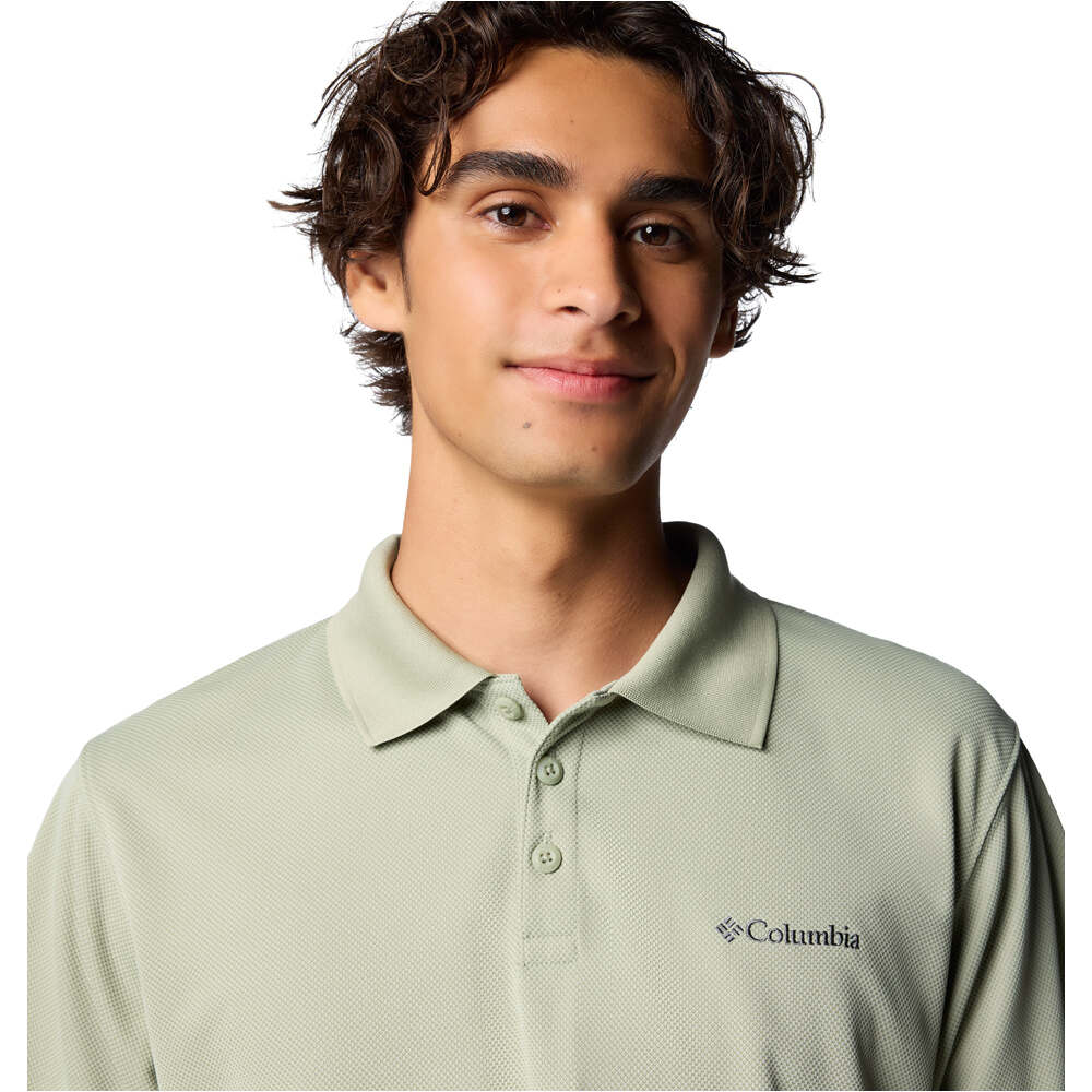 Columbia camiseta montaña manga corta hombre UTILIZER VERDE vista detalle
