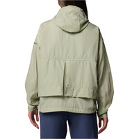 Columbia chaqueta softshell mujer PARACUTIE II WINDBREAKER VERDE vista trasera