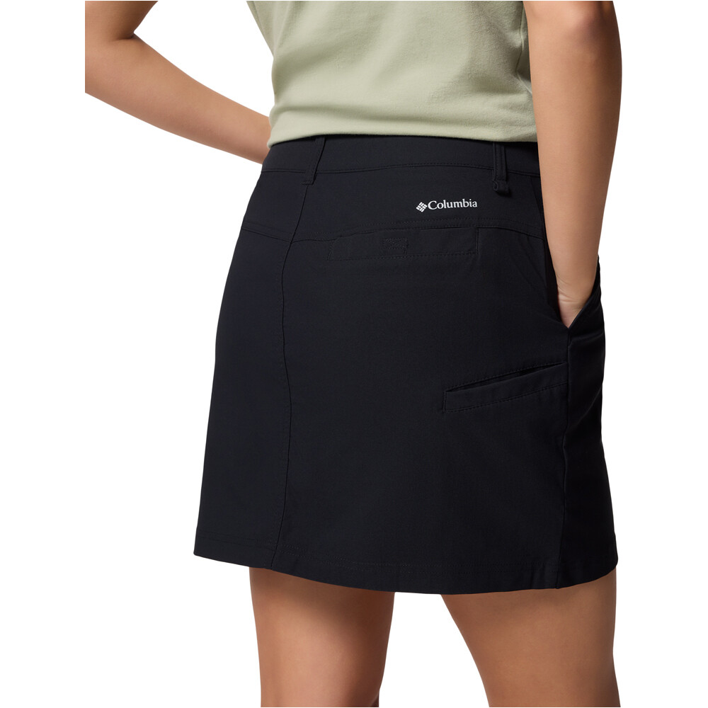 Columbia pantalón corto montaña mujer LESLIE FALLS II NEGRO vista trasera