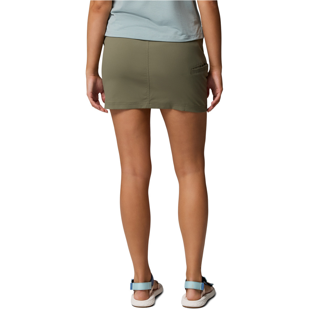 Columbia pantalón corto montaña mujer LESLIE FALLS II VERDE vista trasera