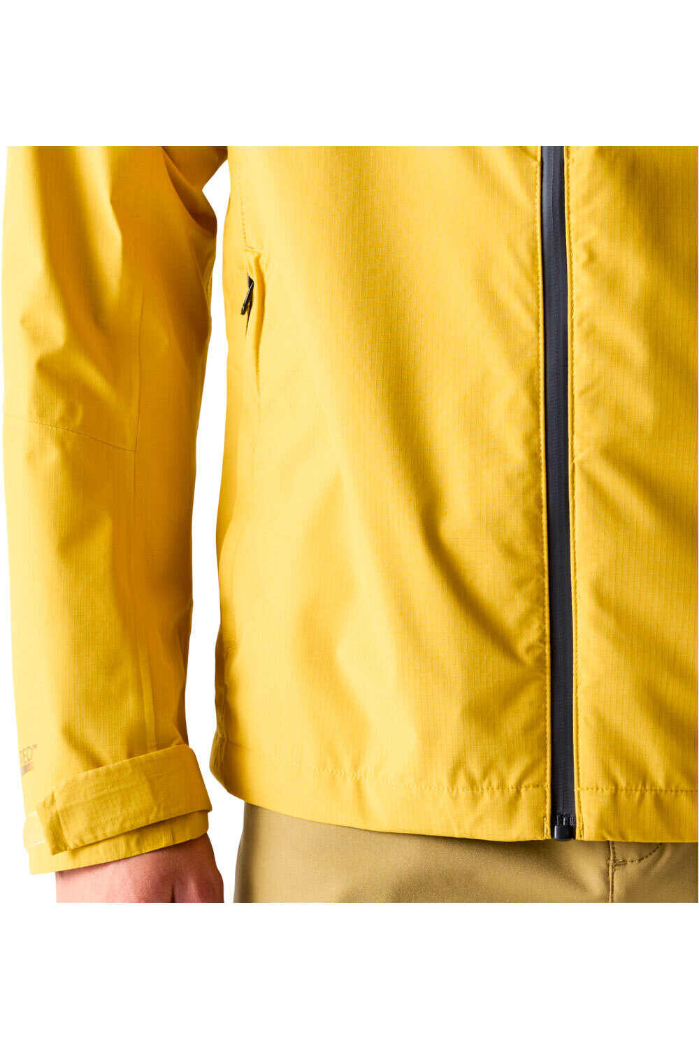 Dare2b chaqueta impermeable hombre TORREK BREATH OUT AMARILLO vista detalle