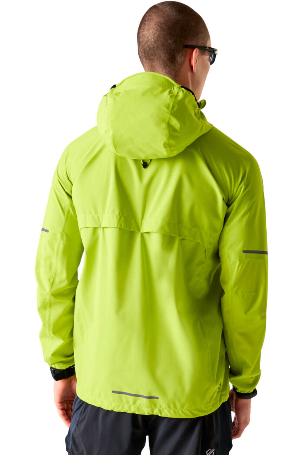 Dare2b chaqueta impermeable hombre ULTRALITE VERDE vista trasera