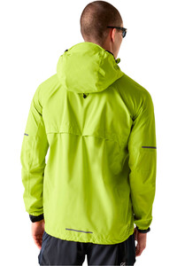 Dare2b chaqueta impermeable hombre ULTRALITE VERDE vista trasera