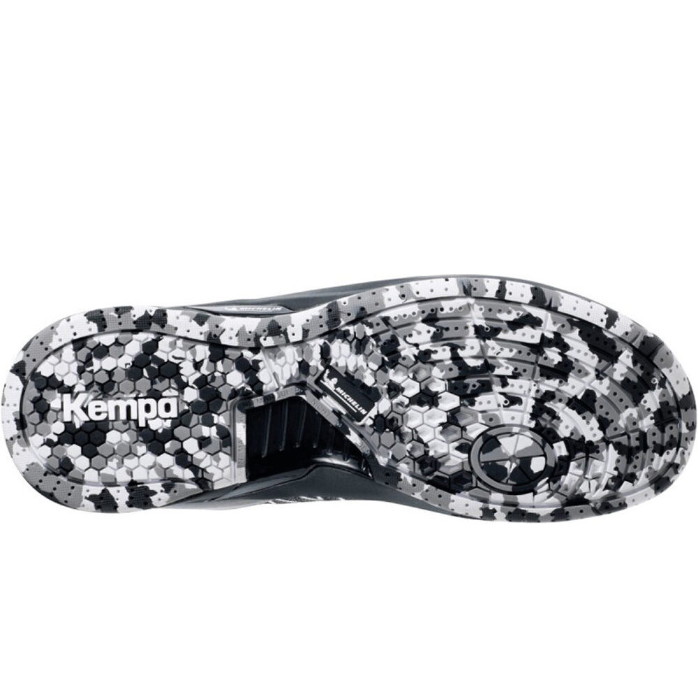 Kempa zapatilla indoor hombre ATTACK MID NEGRO vista trasera