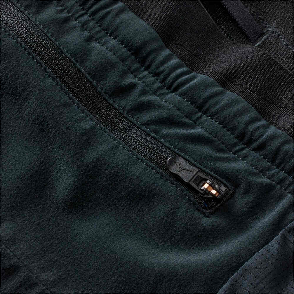 Mizuno pantaloneta técnica hombre ACTIVE ALPHA 2IN1 NEGRO 06