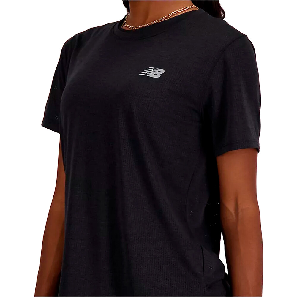 New Balance camiseta entrenamiento manga corta mujer ATHLETICS NEGRO 03