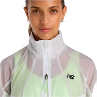New Balance Chaqueta Running Mujer RC Jacket GRIS 03