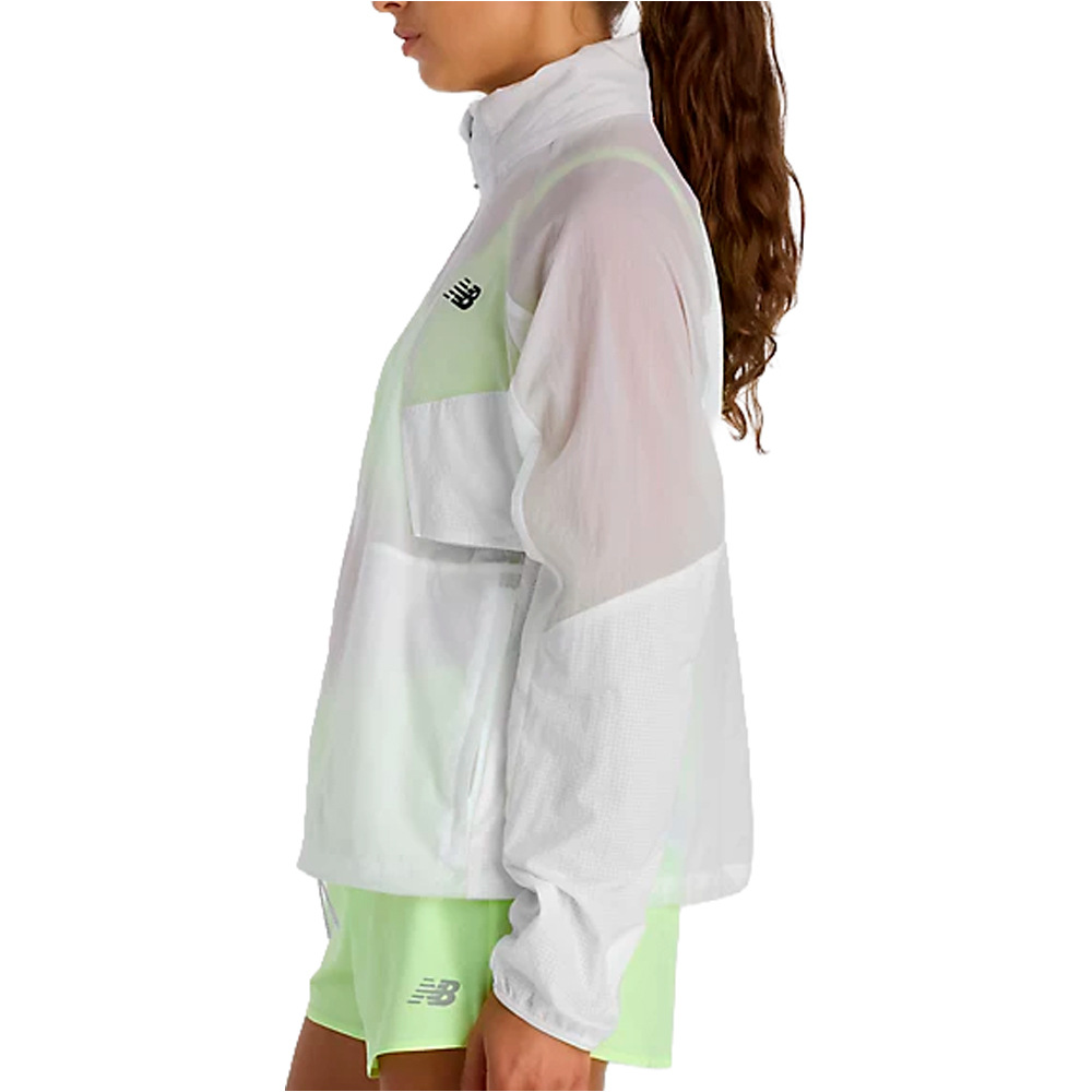 New Balance Chaqueta Running Mujer RC Jacket GRIS vista detalle