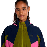 New Balance Chaqueta Running Mujer RC VERDE 03