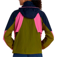New Balance Chaqueta Running Mujer RC VERDE vista trasera