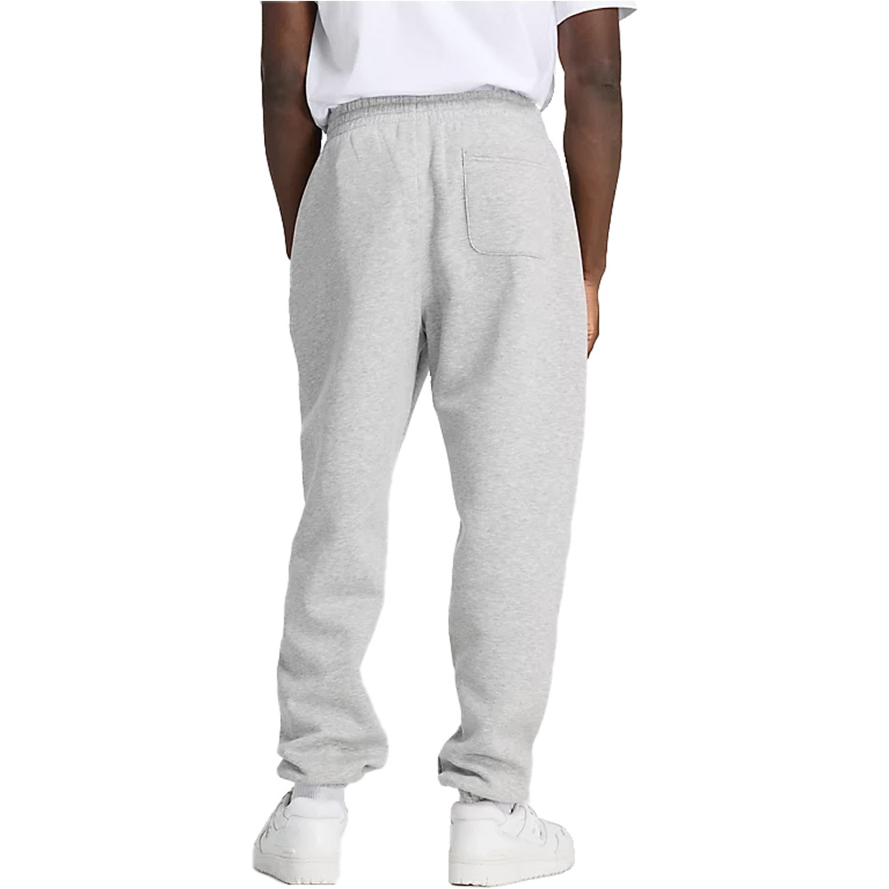 New Balance pantalón hombre SPORT ESSENTIALS GRIS vista trasera