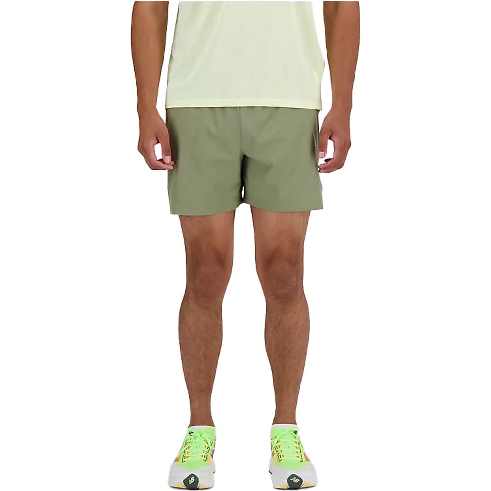 New Balance pantaloneta técnica hombre RC SHORT 5 VERDE vista frontal