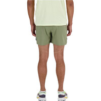 New Balance pantaloneta técnica hombre RC SHORT 5 VERDE vista trasera