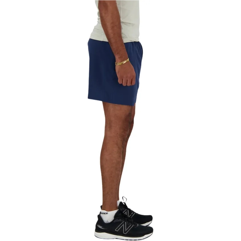 New Balance pantaloneta técnica hombre SHORT 5 INCH AZUL vista detalle