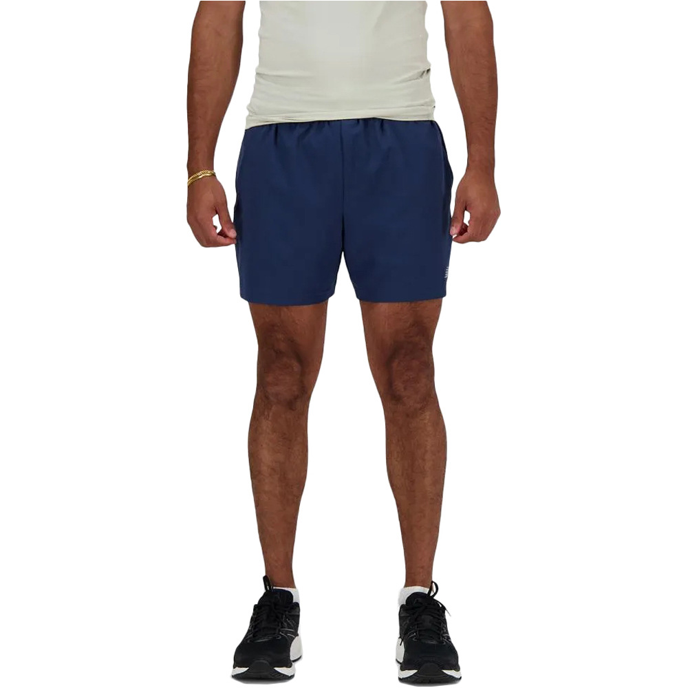 New Balance pantaloneta técnica hombre SHORT 5 INCH AZUL vista frontal