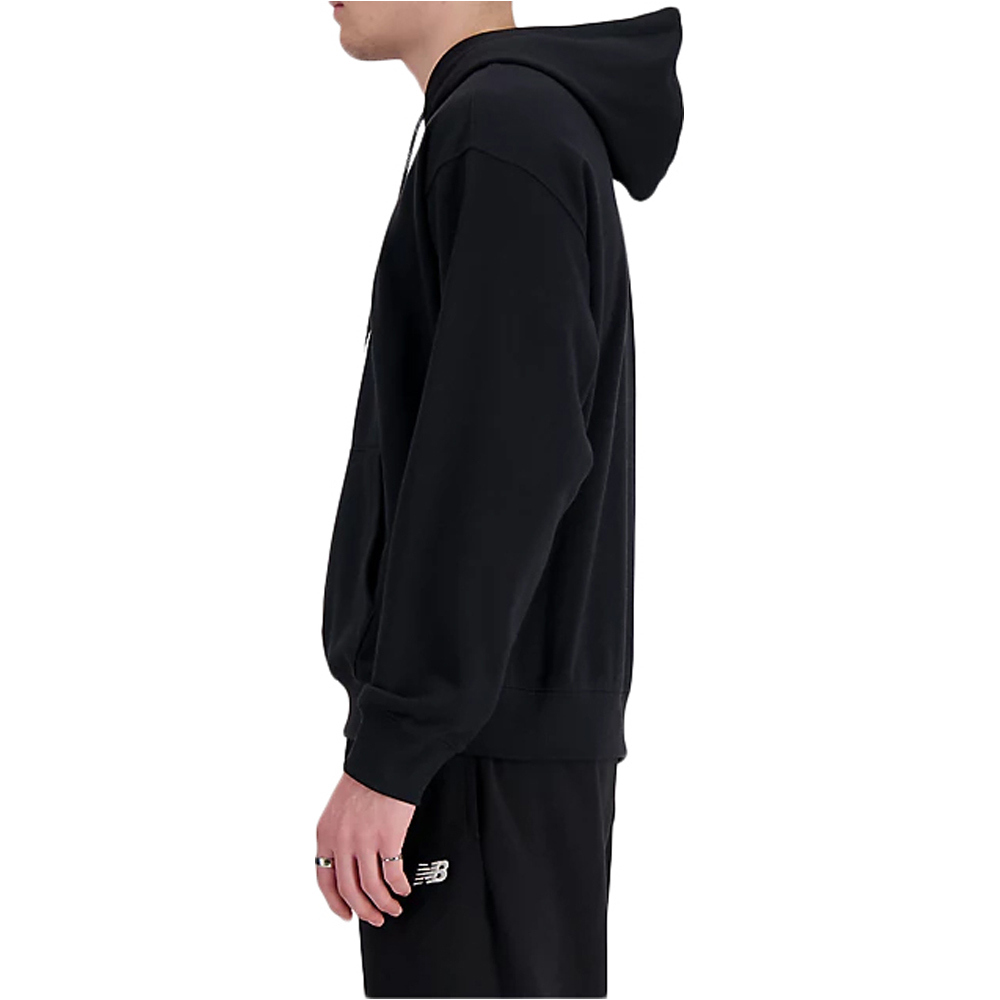 New Balance sudadera hombre SPORT ESSENTIALS LOGO NEGRO vista detalle