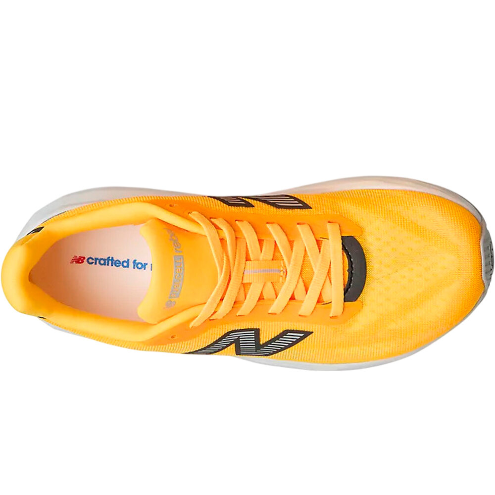 New Balance zapatilla running mujer FuelCell Rebel v5 NARANJA vista trasera