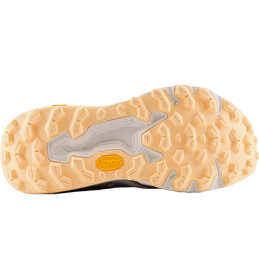 New Balance zapatillas trail mujer HIERRO V9 MARRON vista trasera