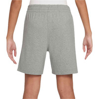 Nike bermuda niño SPORTSWEAR CLUB GRIS vista trasera