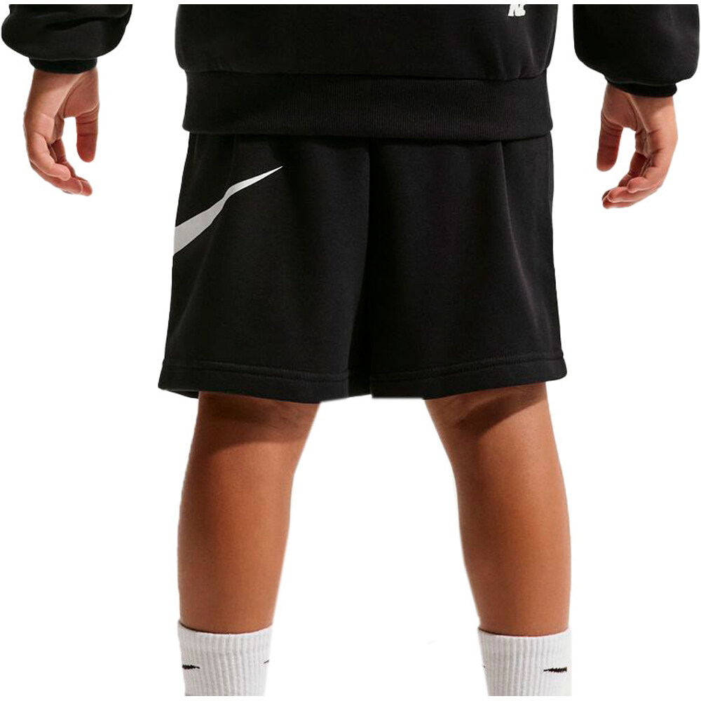 Nike bermuda niño SPORTSWEAR CLUB GRIS vista trasera