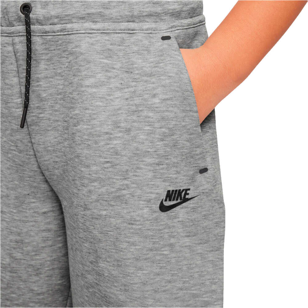 Nike bermuda niño SPORTSWEAR TECH NEGRO 03