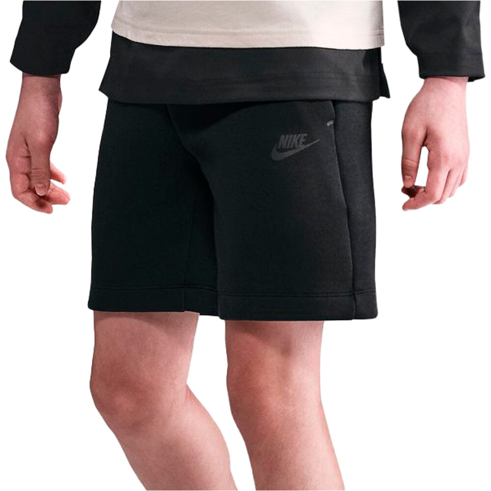 Nike bermuda niño SPORTSWEAR TECH NEGRO vista frontal