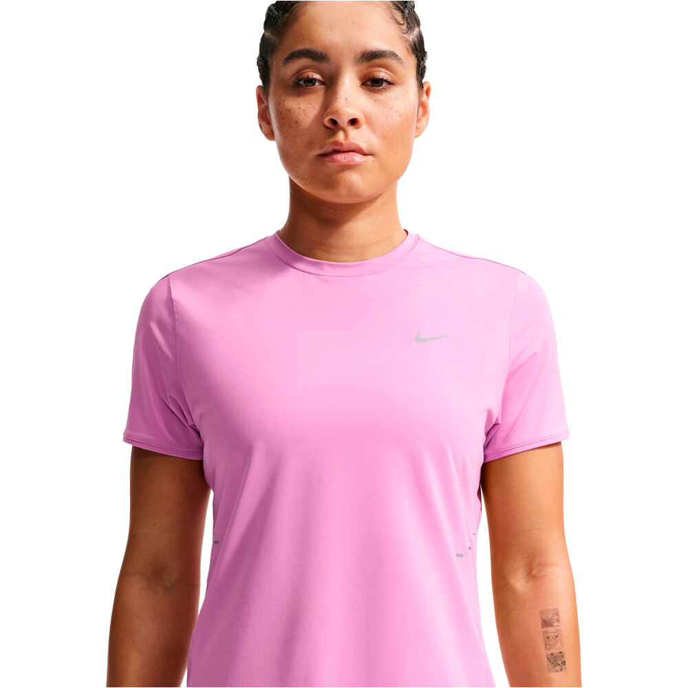 Nike camiseta entrenamiento manga corta mujer DRI-FIT SWIFT ROSA vista detalle