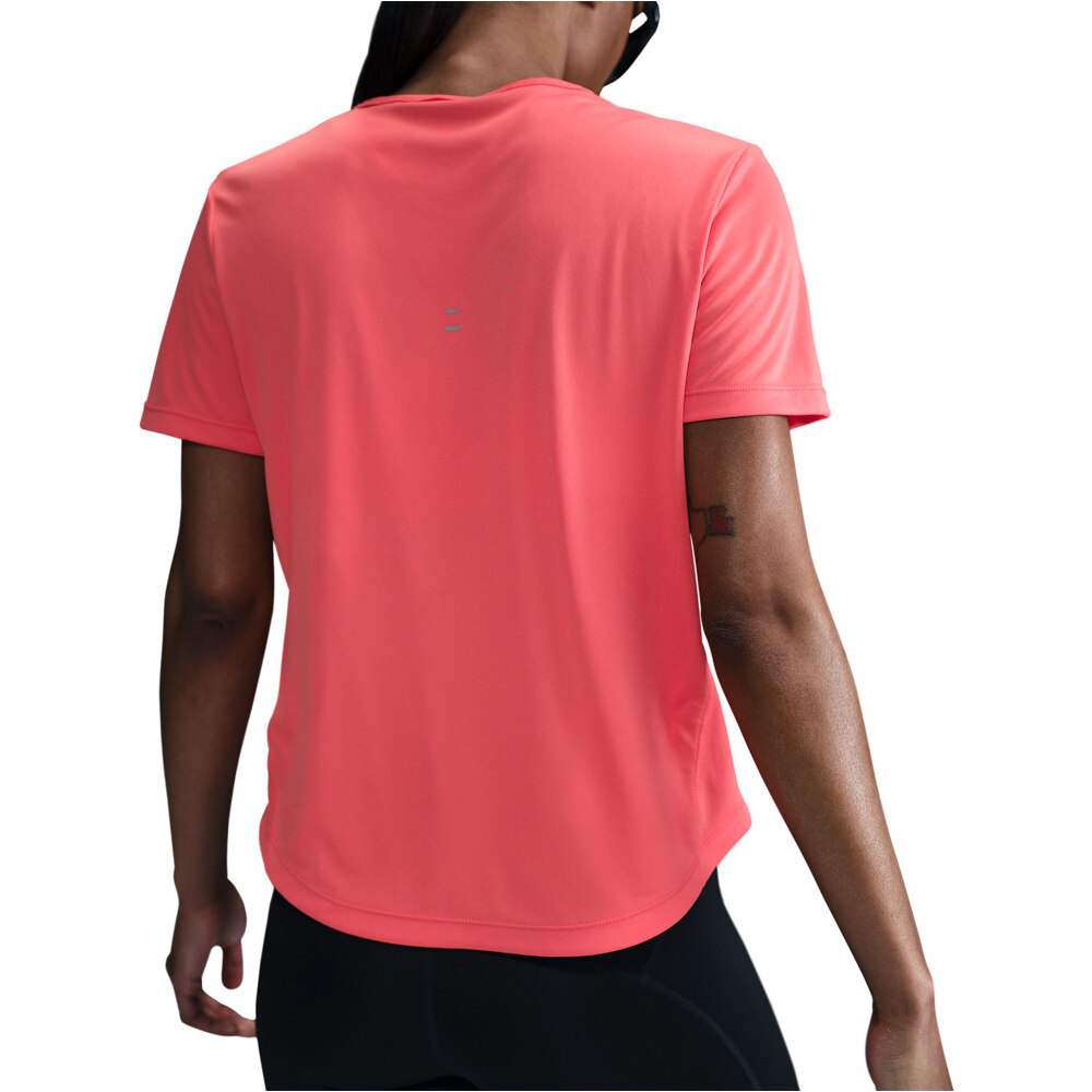 Nike camiseta entrenamiento manga corta mujer DRI-FIT TEMPO NARANJA vista trasera