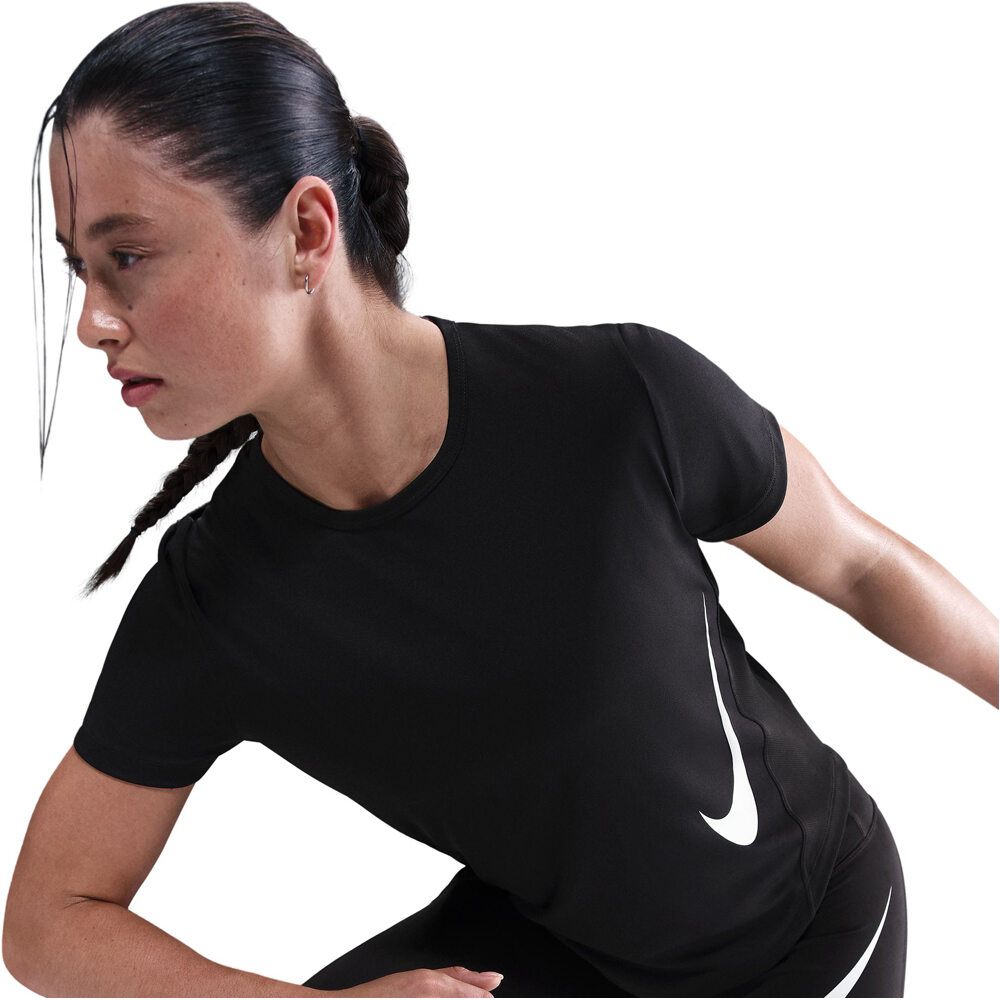 Nike camiseta entrenamiento manga corta mujer DRI-FIT TEMPO SWOOSH NEGRO 04