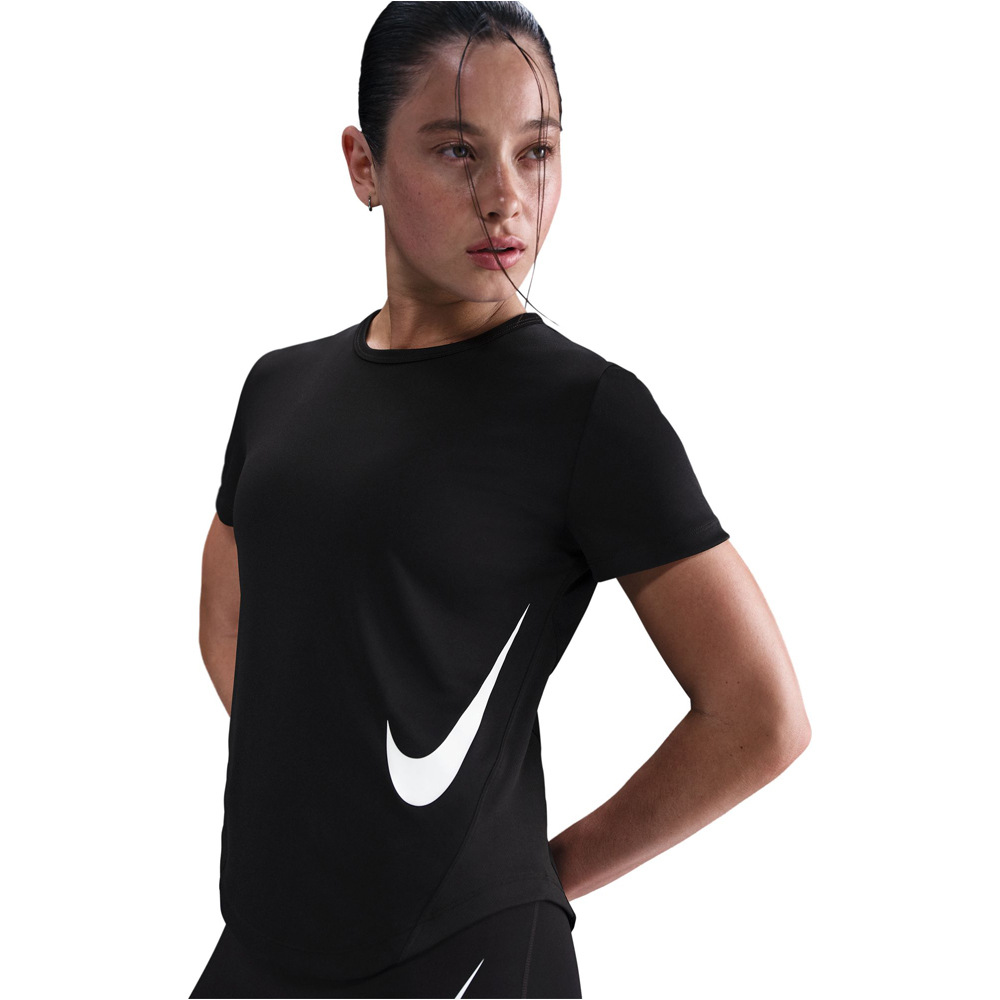 Nike camiseta entrenamiento manga corta mujer DRI-FIT TEMPO SWOOSH NEGRO vista detalle