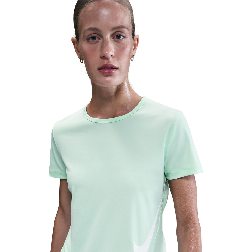 Nike camiseta entrenamiento manga corta mujer DRI-FIT TEMPO SWOOSH  vista detalle