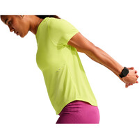 Nike camiseta entrenamiento manga corta mujer W NK AF SWIFT TOP SS AMARILLO 03
