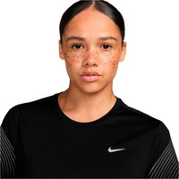Nike camiseta entrenamiento manga corta mujer W NK DF SWIFT FLSH TOP SS STND NEGRO vista detalle