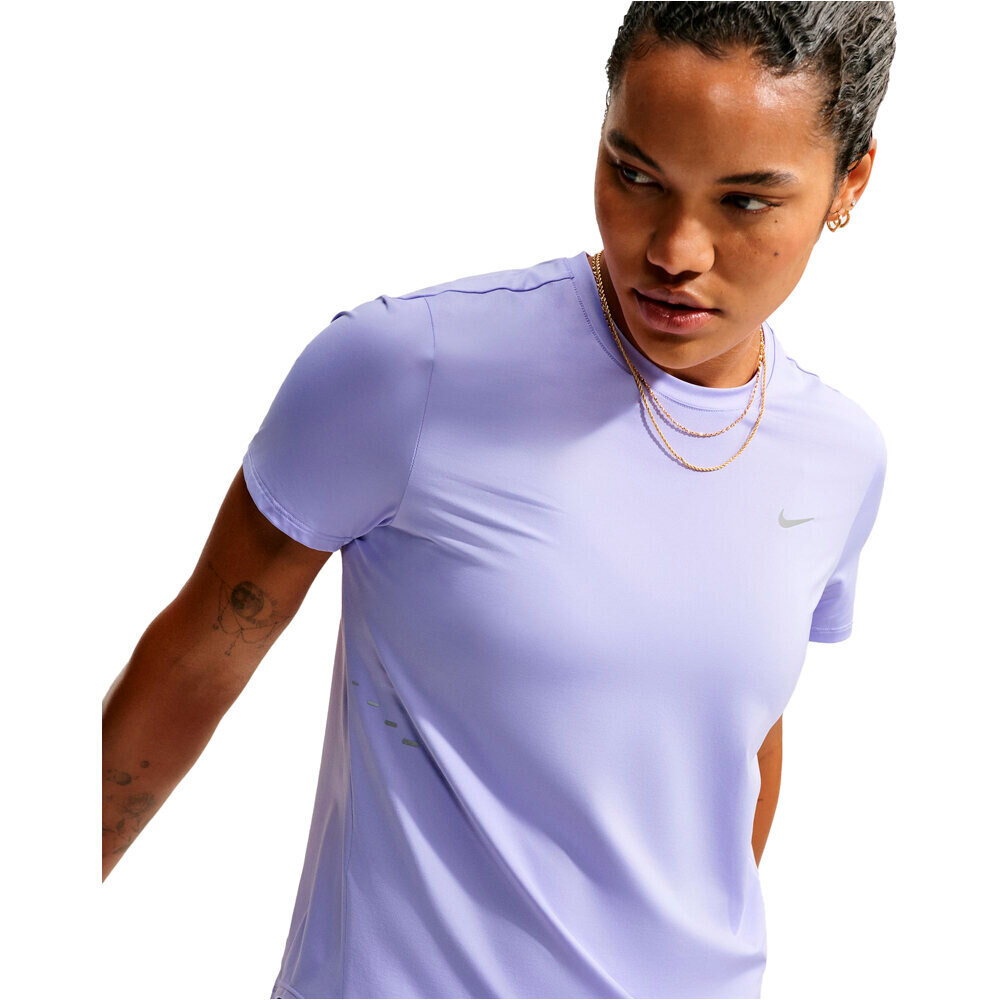 Nike camiseta entrenamiento manga corta mujer W NK SWIFT DF TOP SS STNDRD MORADO vista detalle