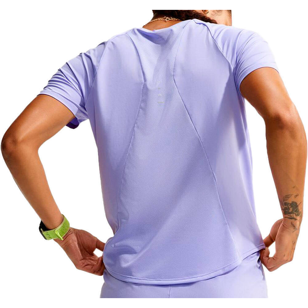 Nike camiseta entrenamiento manga corta mujer W NK SWIFT DF TOP SS STNDRD MORADO vista trasera
