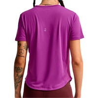 Nike camiseta entrenamiento manga corta mujer W NK TEMPO DF SS TOP MORADO vista trasera