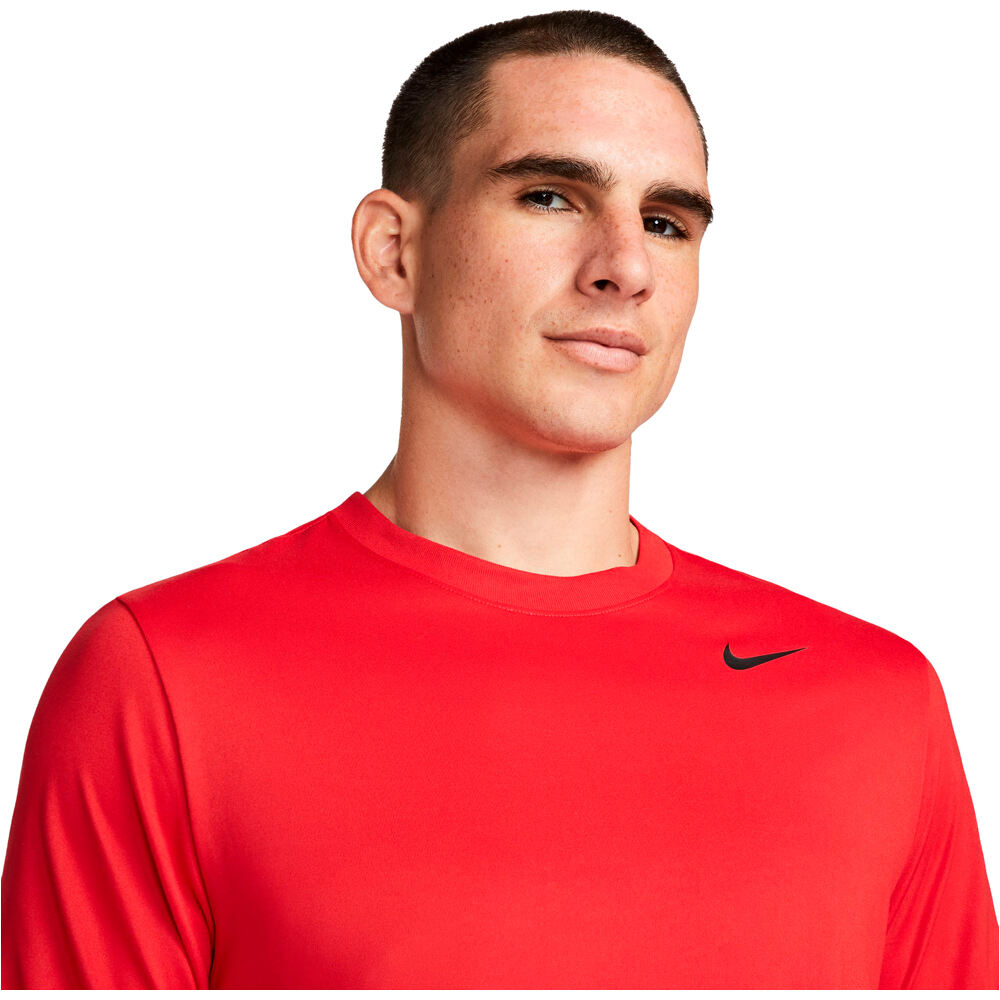 Nike camiseta fitness hombre DRI-FIT LEGEND ROJO vista detalle