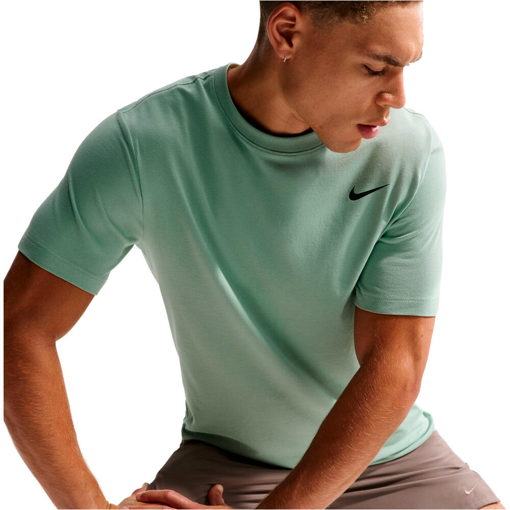 Nike camiseta fitness hombre DRI-FIT VERDE vista detalle