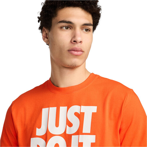 NIKE SPORTSWEAR FRAN JUST DO IT VERBIAGE naranja