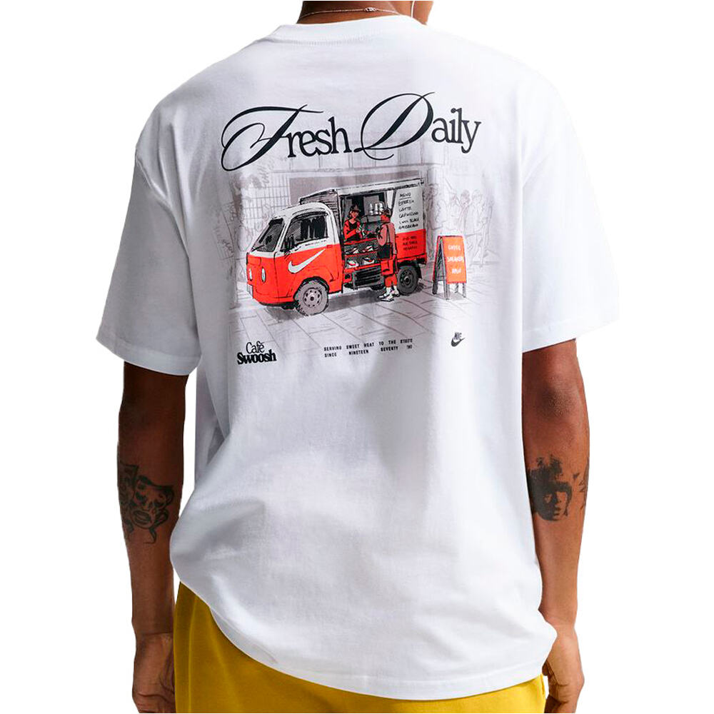 Nike camiseta manga corta hombre SPORTSWEAR CAFE SWOOSH BLANCO vista trasera