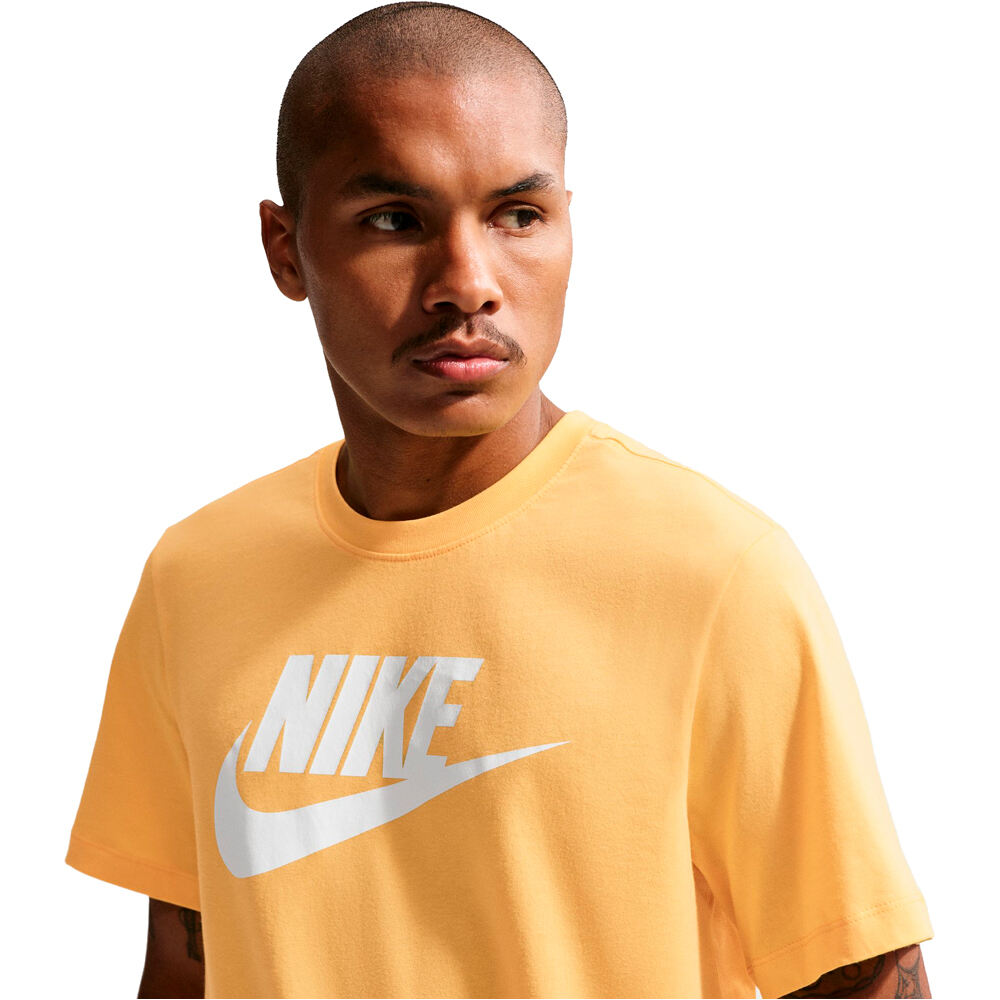 Nike camiseta manga corta hombre SPORTSWEAR ICON FUTURA AMARILLO vista detalle