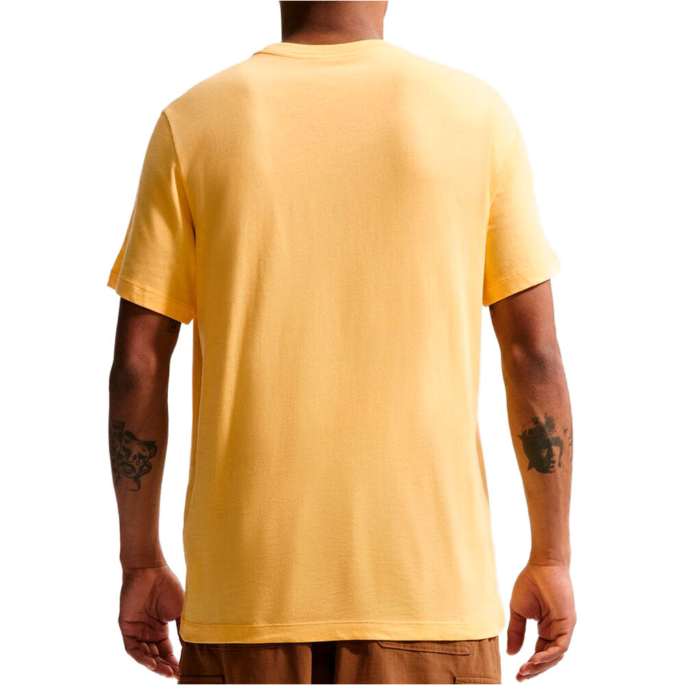 Nike camiseta manga corta hombre SPORTSWEAR ICON FUTURA AMARILLO vista trasera
